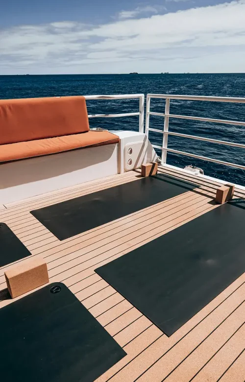 sea-yoga-relaxing-mat-block-water-ocean